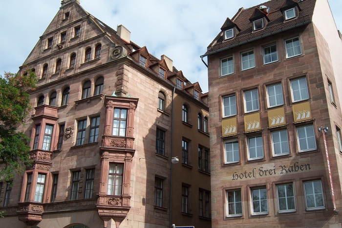 100_1654 small NUREMBERG HOUSES.jpg - 306662 Bytes